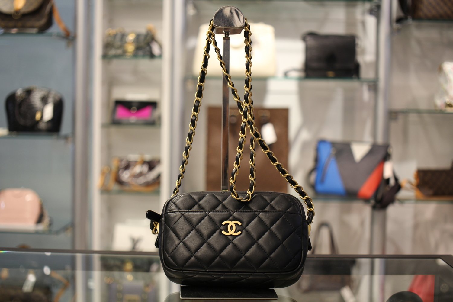 CHANEL｜シャネル ココマーク チェーンショルダーバッグ – Used Brand ...